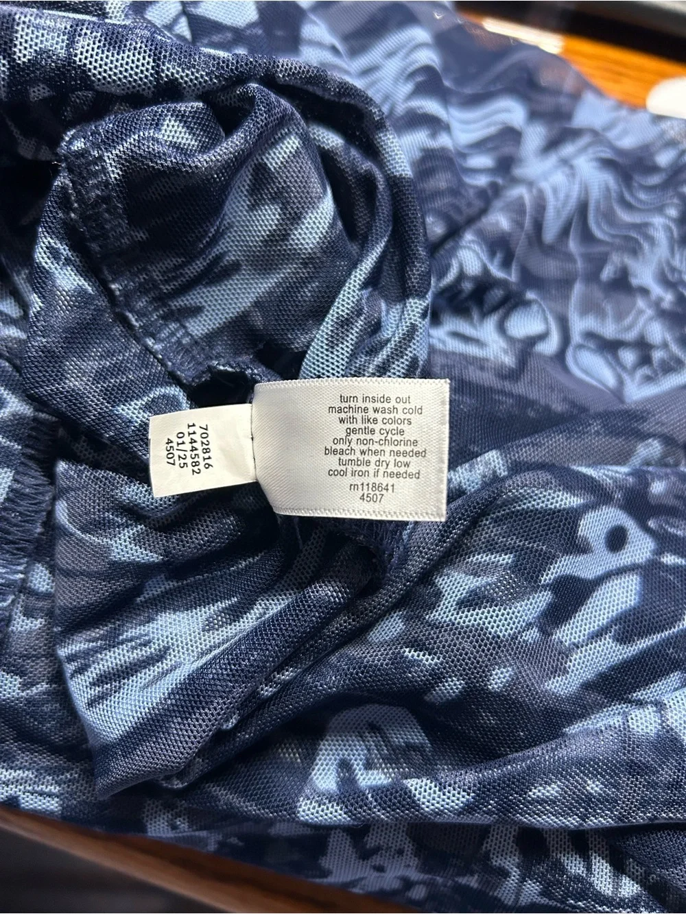 Lane Bryant Navy and Light Blue Butterfly-Print Sleeveless V-Neck Top Size 14/16 - Picture 8 of 8